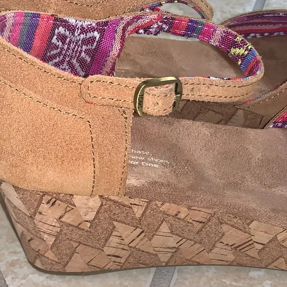TOMS SUEDE WEDGES women’s heels size 9 -worn once - Picture 10 of 14